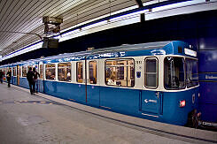 A-Wagen-Prototyp 093 als U3 im U-Bahnhof Brudermühlstraße