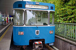 A-Wagen-Protoyp 093 mit "50 Jahre U-Bahn" Beschilderung am 19.10.2021