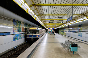 A-Wagen 106 als U3 im U-Bahnhof Thalkirchen