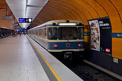 A-Wagen 118 als U6 im U-Bahnhof Marienplatz, baubedingt nur bis Goetheplatz