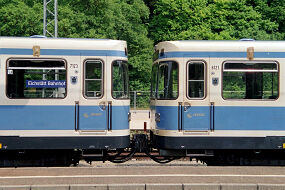 Überführung dreier U-Bahn-Wagen 2003 – Aufenthalt zum Wasserfassen in Eichstätt Bahnhof, hier A-Wagen 123 mit 121