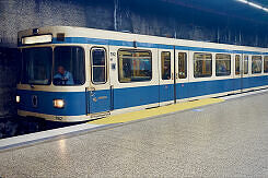 A-Wagen 162 als U7 im U-Bahnhof Hauptbahnhof