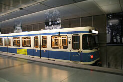 A-Wagen 167 als dort startende U2 im U-Bahnhof Feldmoching