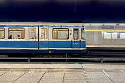 A-Wagen 178 als U4 im U-Bahnhof Richard-Strauss-Straße