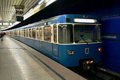 A-Wagen 209 als U3 im U-Bahnhof Brudermühlstraße