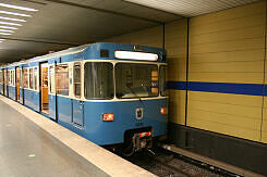 A-Wagen 216 als U6 im U-Bahnhof Sendlinger Tor