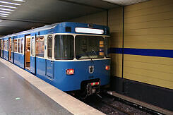 A-Wagen 216 als U6 im U-Bahnhof Sendlinger Tor