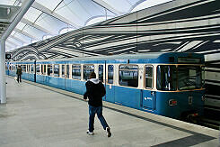 A-Wagen 235 als U6 im U-Bahnhof Fröttmaning