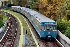 A-Wagen 235 als U6 kurz nach der Ausfahrt aus dem U-Bahnhof Freimann