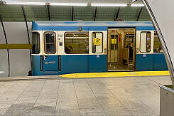 A-Wagen 237 im U-Bahnhof Odeonsplatz (U4/U5)