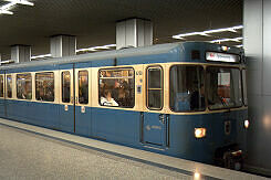 A-Wagen 250 als U2 im U-Bahnhof Hauptbahnhof