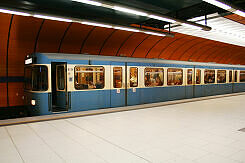 A-Wagen 334 im U-Bahnhof Marienplatz