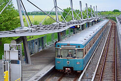 A-Wagen 334 als U6 im U-Bahnhof Garching-Hochbrück