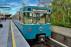 A-Wagen 357 als U6 im U-Bahnhof Freimann