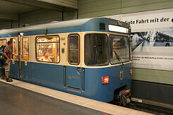 A-Wagen 367 als U6 im U-Bahnhof Odeonsplatz