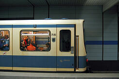 B-Wagen 505 im U-Bahnhof Goetheplatz