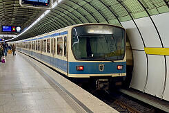 B-Wagen 511 als U5 im U-Bahnhof Odeonsplatz