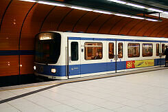 B-Wagen 519 als U3 im U-Bahnhof Marienplatz