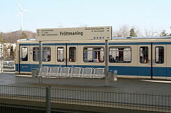 B-Wagen 533 als U6 im U-Bahnhof Fröttmaning
