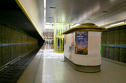 Aufzug im U-Bahnhof Basler Straße