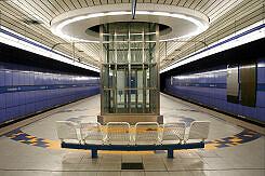 Lift im U-Bahnhof Brudermühlstraße