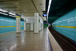 U-Bahnhof Böhmerwaldplatz Gleis 1 vom Bahnsteigende aus gesehen