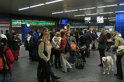 Brand im U-Bahnhof Münchner Freiheit: Warten auf die Freigabe des Bahnsteigs