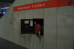 Brand im U-Bahnhof Münchner Freiheit: Offener Wandhydrant