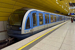 C-Zug 602 als U2 im U-Bahnhof Sendlinger Tor