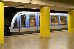 C-Zug 604 als U1 im U-Bahnhof Fraunhoferstraße