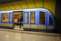 C-Zug 611 im U-Bahnhof Sendlinger Tor (U1/U2)