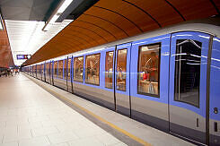 C-Zug 611 als U3 im U-Bahnhof Marienplatz