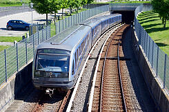 C-Zug 614 als U6 bei der Einfahrt in den U-Bahnhof Garching-Hochbrück