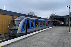 C2-Zug 732 als U6 im U-Bahnhof Studentenstadt