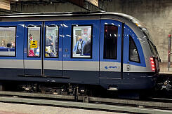 C2-Zug 737 im U-Bahnhof Implerstraße