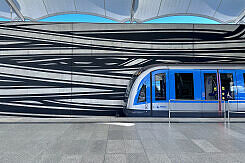 C2-Zug 752 als U6 bei der Einfahrt in den U-Bahnhof Fröttmaning