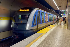 C2-Zug 760 als U5 im U-Bahnhof Hauptbahnhof