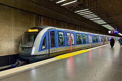 C2-Zug 762 als U3 im U-Bahnhof Goetheplatz