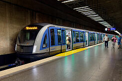 C-Zug 763 als U3 im U-Bahnhof Goetheplatz