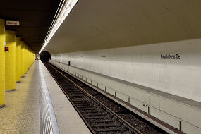 U-Bahnhof Fraunhoferstraße nach Entfernung der Wandverkleidung