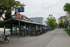 Zugang zum U-Bahnhof Feldmoching
