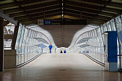 Südlicher Fußgängersteg zum U-Bahnhof Fröttmaning