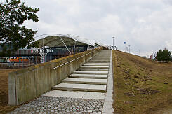 Nordwestlicher Zugang zum U-Bahnhof Fröttmaning von der Nordheide aus