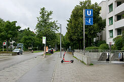 In der Guardinistraße über dem U-Bahnhof Haderner Stern 