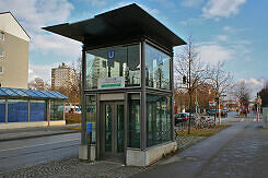 Lift zum U-Bahnhof Hasenbergl