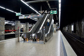 U-Bahnhof Hauptbahnhof (U1/U2) mit entfernten Verkleidungen