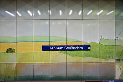 Hintergleiswand im U-Bahnhof Klinikum Großhadern