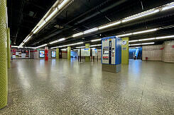 Nördliches Sperrengeschoss im U-Bahnhof Kolumbusplatz