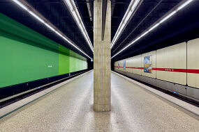 U-Bahnhof Karl-Preis-Platz mit halb abgeschlossener Neugestaltung