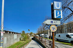 Zugangsrampe zum U-Bahnhof Karl-Preis-Platz von der Claudius-Keller-Straße aus